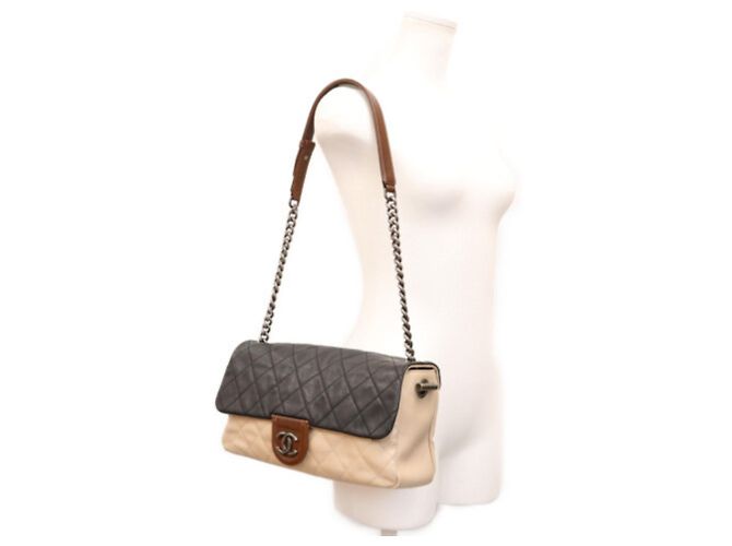Borsa a tracolla Chanel in pelle di vitello nera e avorio Nero Crudo - vista 18