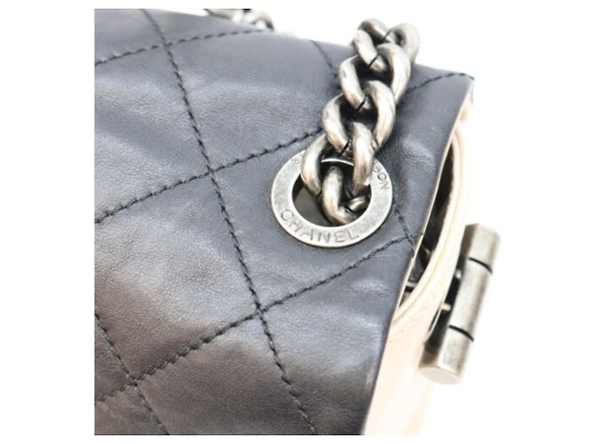 Borsa a tracolla Chanel in pelle di vitello nera e avorio Nero Crudo - vista 8