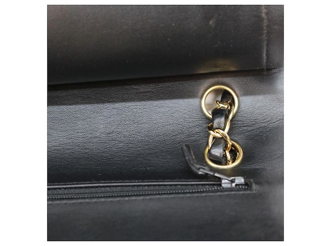 Timeless Borsa a tracolla Chanel A01112 in agnello matelassé Nero - vista 10
