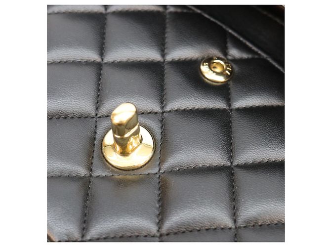 Timeless Borsa a tracolla Chanel A01112 in agnello matelassé Nero - vista 12