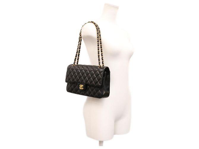 Timeless Borsa a tracolla Chanel A01112 in agnello matelassé Nero - vista 15
