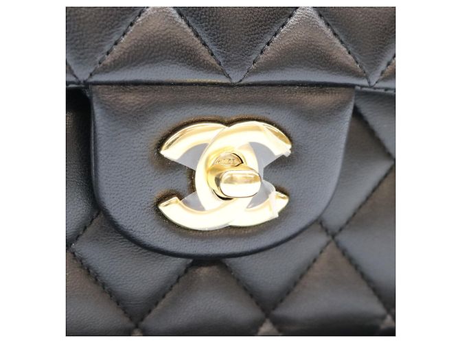 Timeless Borsa a tracolla Chanel A01112 in agnello matelassé Nero - vista 6