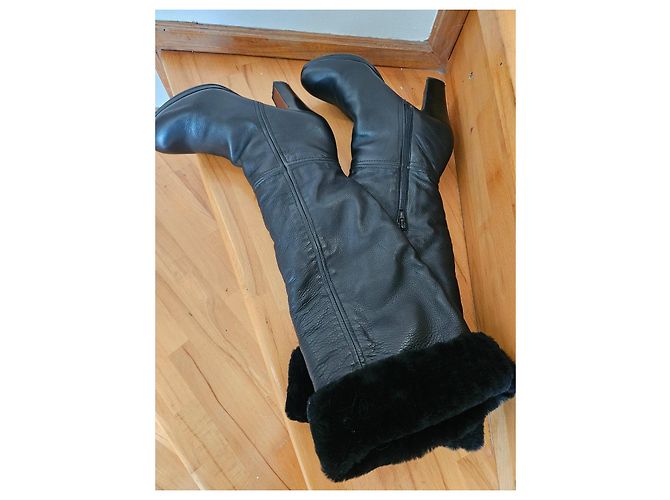 Stivali Chie Mihara in pelle nera e pelliccia Nero - vista 3