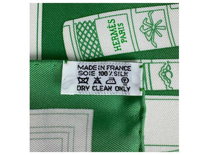Silk In Hermès Foulard Hermes Petit Carré Bibliotheque Verde - vista 2