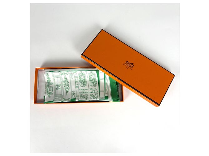 Silk In Hermès Foulard Hermes Petit Carré Bibliotheque Verde - vista 4