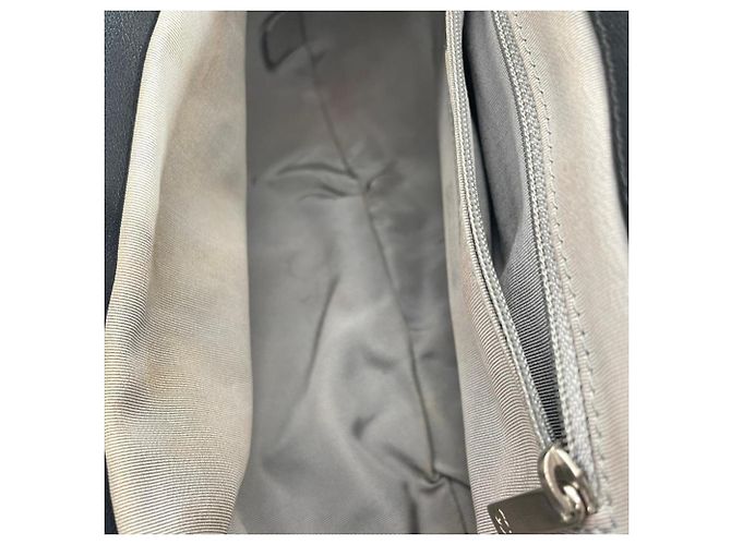 Borsa a tracolla Chanel Matelassé Chain Around Nero - vista 6