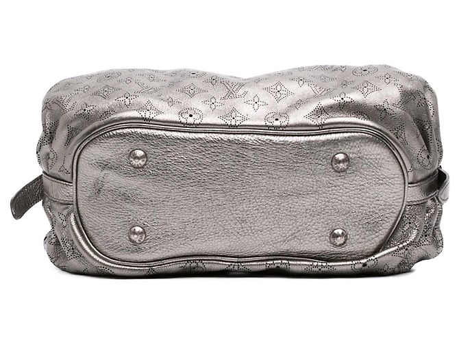 Louis Vuitton Silver Monogram Mahina XS Argento - vista 3