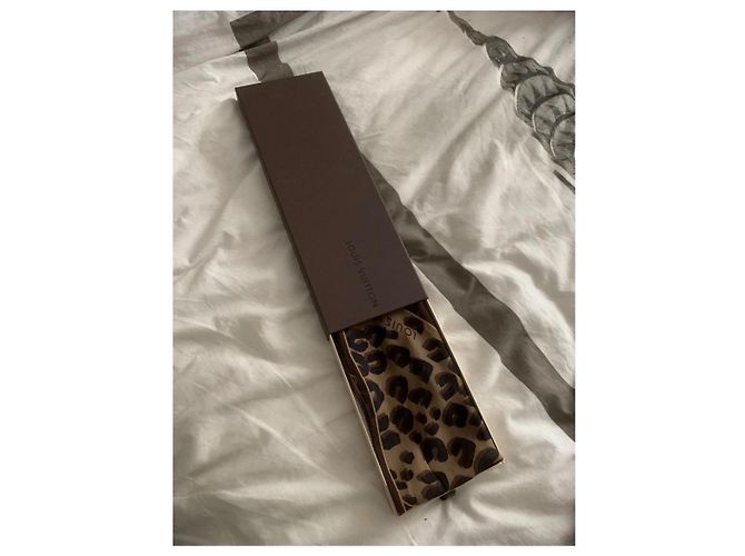 Foulard in seta Louis Vuitton Monogram Leopard marrone Stampa leopardo - vista 10