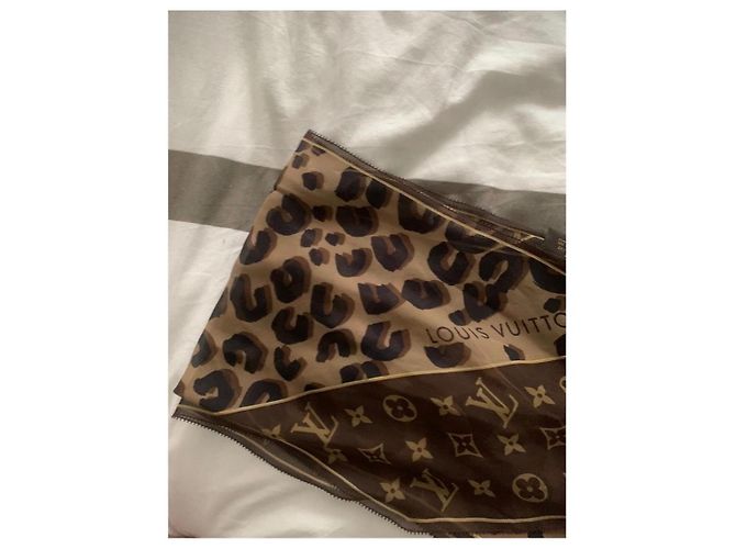 Foulard in seta Louis Vuitton Monogram Leopard marrone Stampa leopardo - vista 2