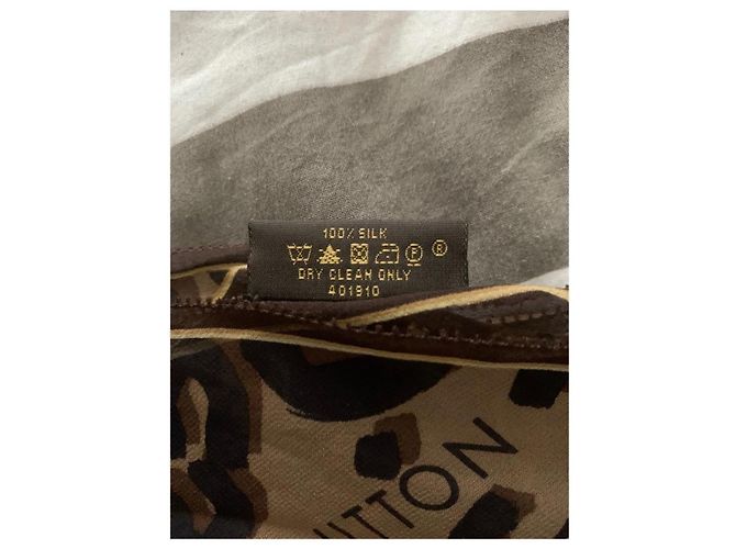 Foulard in seta Louis Vuitton Monogram Leopard marrone Stampa leopardo - vista 5