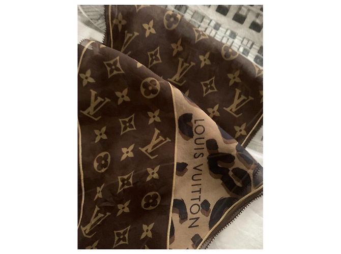 Foulard in seta Louis Vuitton Monogram Leopard marrone Stampa leopardo - vista 7