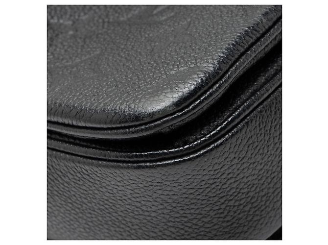 Bolsa de ombro Pochette Metis Monogram Empreinte Louis Vuitton Preto - vista 10