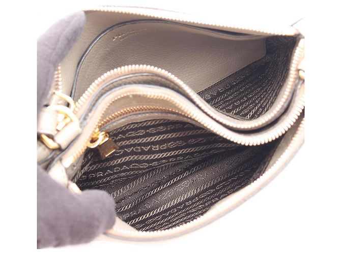 Borsa a mano in pelle beige Prada - vista 3