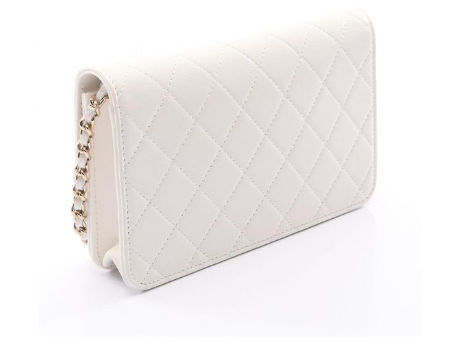 Chanel Matelassé Shoulder Bag White - view 2