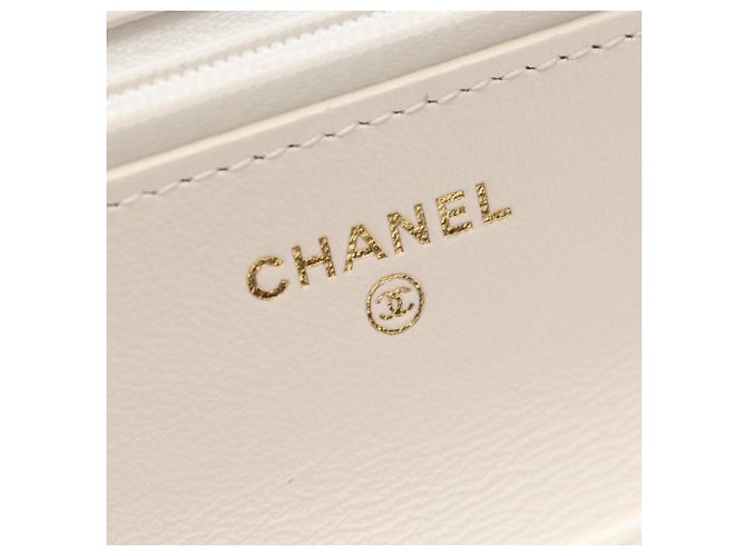 Chanel Matelassé Shoulder Bag White - view 4