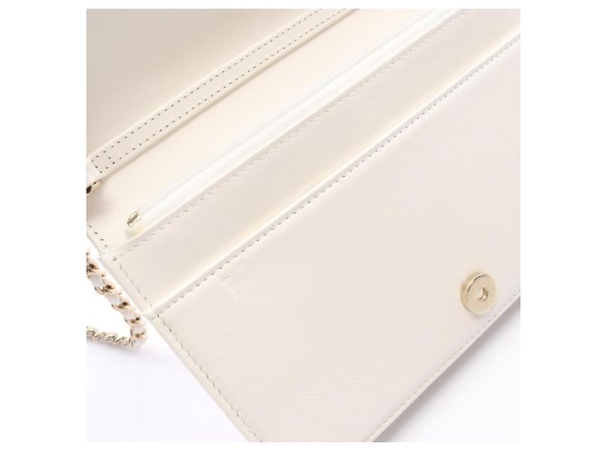 Chanel Matelassé Shoulder Bag White - view 6