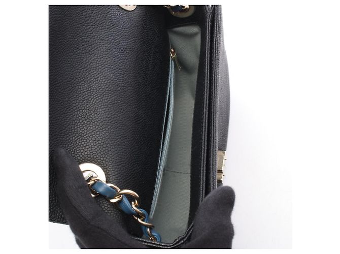 Borsa a tracolla Chanel Matelassé Half Coco Nero - vista 3