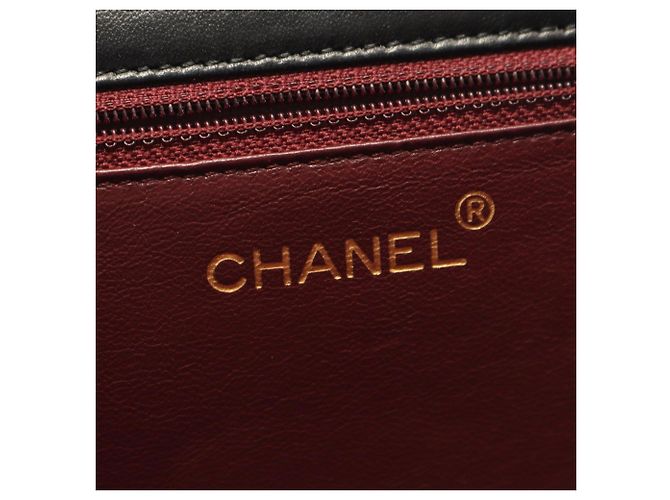 Borsa a tracolla Chanel Matelassé Full Flap Push-Lock Nero - vista 4
