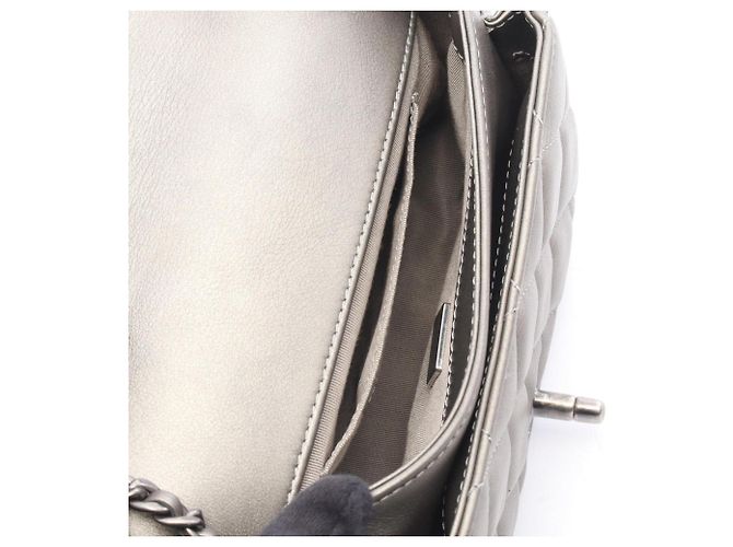 Borsa a Spalla Chanel Matelassé Round Flap Small Marrone - vista 3