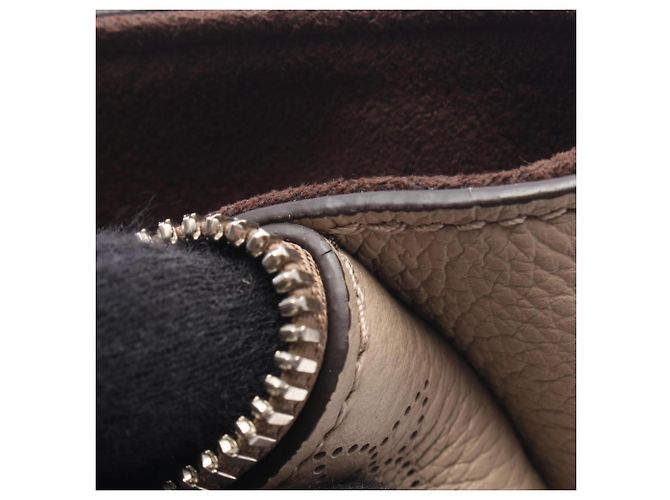 Borsa Louis Vuitton Mahina Haumea Beige - vista 8