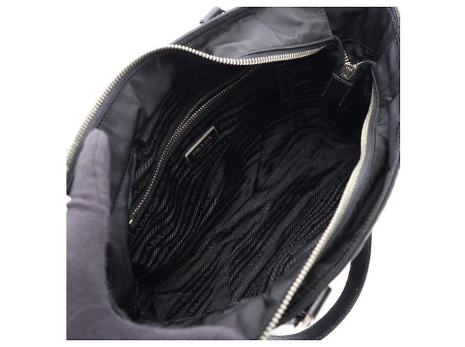 Bolso Tote Prada Triangle Plate Negro - vista 3