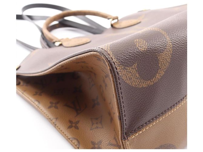 Borsa Tote Louis Vuitton OnTheGo MM Monogram Giant Marrone Beige - vista 5