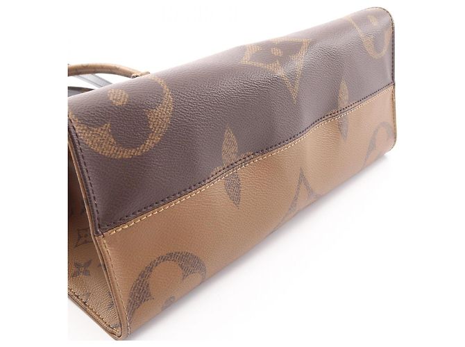 Borsa Tote Louis Vuitton OnTheGo MM Monogram Giant Marrone Beige - vista 6