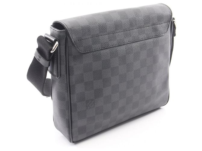 Borsa a tracolla Louis Vuitton District PM Damier Graphite Nero - vista 2