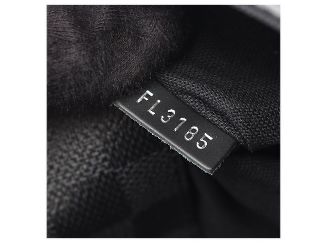 Borsa a tracolla Louis Vuitton District PM Damier Graphite Nero - vista 5