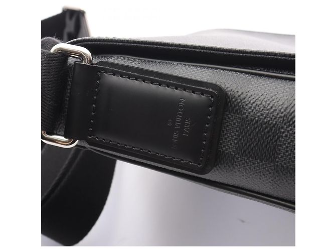 Borsa a tracolla Louis Vuitton District PM Damier Graphite Nero - vista 8