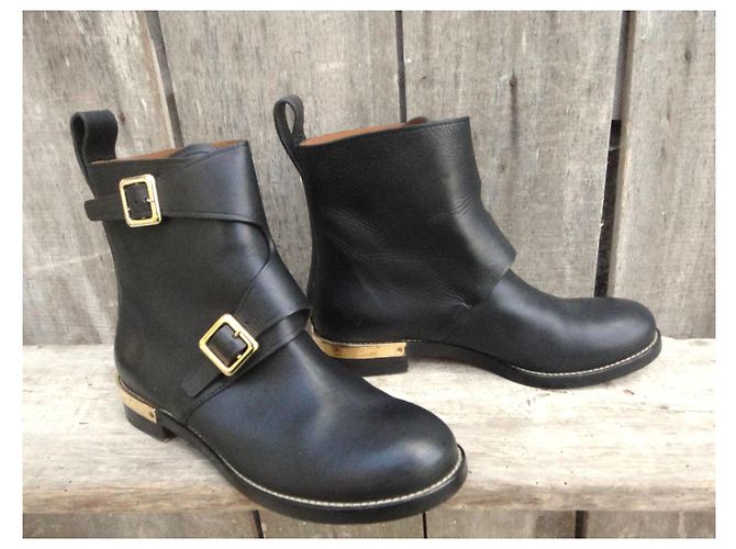 Botines Chloé de cuero negro con hebillas doradas - vista 2