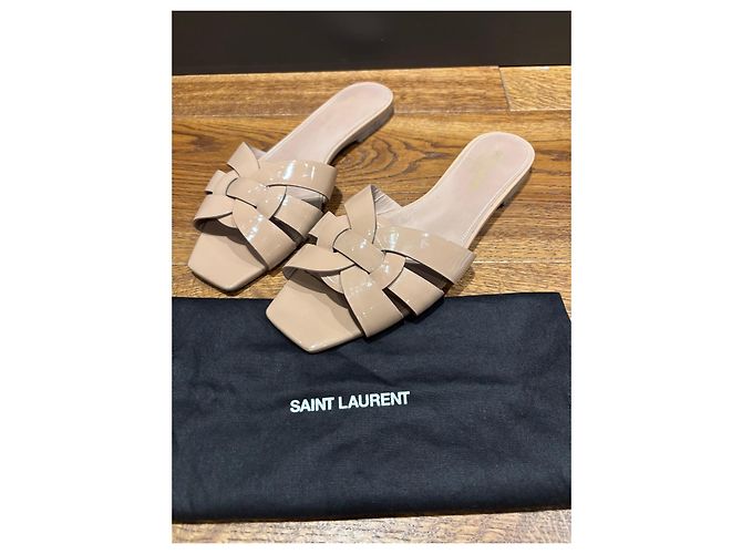 Saint Laurent Sandali Tribute Nu Pieds in vernice Beige - vista 10