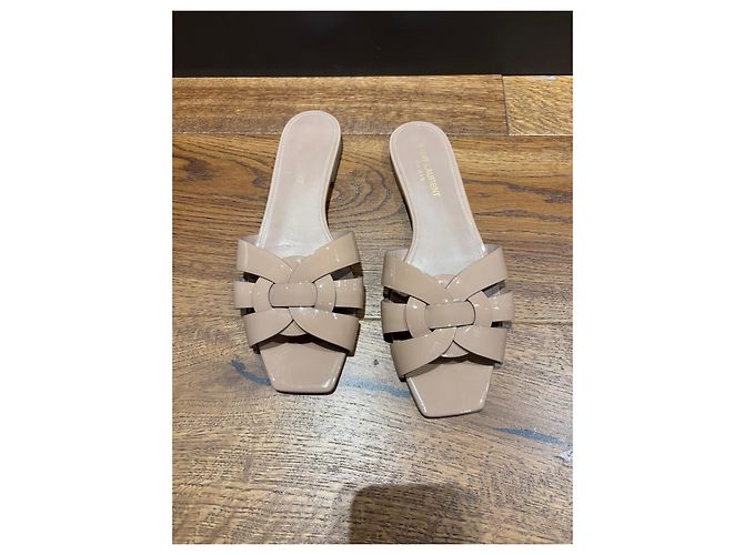 Saint Laurent Sandali Tribute Nu Pieds in vernice Beige - vista 2