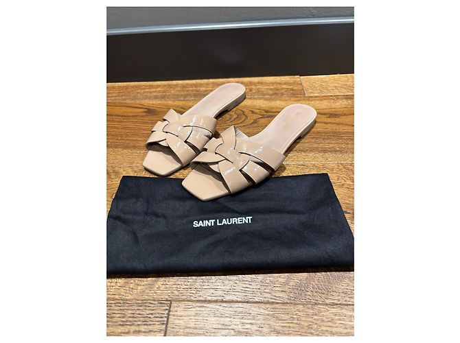 Saint Laurent Sandali Tribute Nu Pieds in vernice Beige - vista 8
