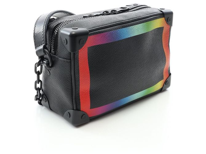 Borsa a tracolla Louis Vuitton Mini Soft Trunk Taiga Rainbow Nero Multicolore - vista 2
