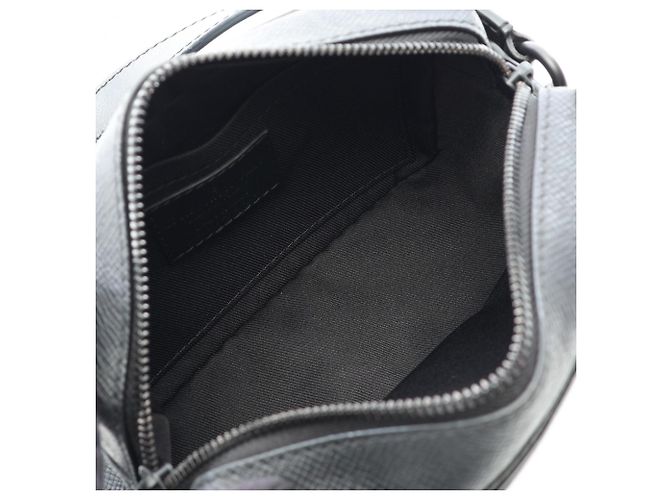 Borsa a tracolla Louis Vuitton Mini Soft Trunk Taiga Rainbow Nero Multicolore - vista 3