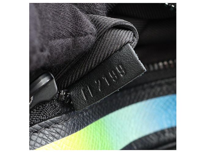 Borsa a tracolla Louis Vuitton Mini Soft Trunk Taiga Rainbow Nero Multicolore - vista 5