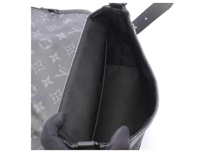 Borsa a tracolla Louis Vuitton Pulse Messenger Marrone Nero - vista 3