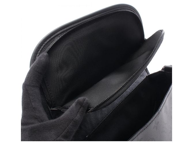 Borsa a tracolla Louis Vuitton Pulse Messenger Marrone Nero - vista 5