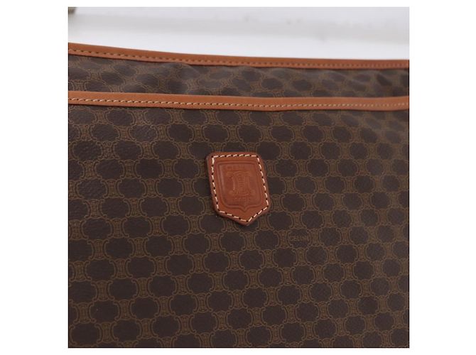 Céline Clutch CELINE Macadam in PVC e pelle marrone con finiture dorate Auth 192724A - vista 17