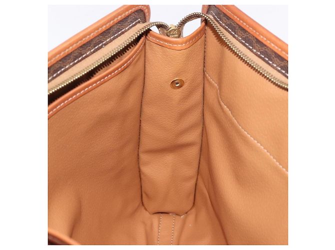 Céline Clutch CELINE Macadam in PVC e pelle marrone con finiture dorate Auth 192724A - vista 18