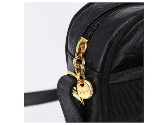 Borsa a Spalla Salvatore Ferragamo Vala in Pelle Goffrata Nera e Oro Auth ka5282 Nero D'oro - vista 10