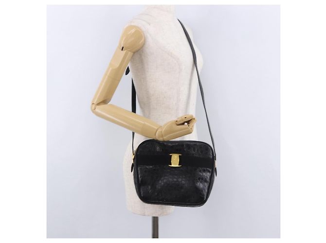 Borsa a Spalla Salvatore Ferragamo Vala in Pelle Goffrata Nera e Oro Auth ka5282 Nero D'oro - vista 23