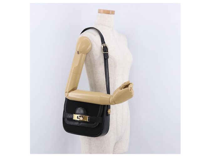 Céline Borsa a Spalla CELINE C Saluki Horse Carriage Nera Tonalità Oro Auth 191767A Nero - vista 23