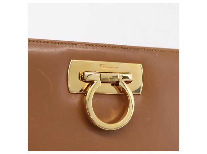 Borsa a tracolla Salvatore Ferragamo Gancini con catena in pelle marrone oro Auth 191749 - vista 17