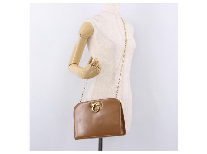 Borsa a tracolla Salvatore Ferragamo Gancini con catena in pelle marrone oro Auth 191749 - vista 21