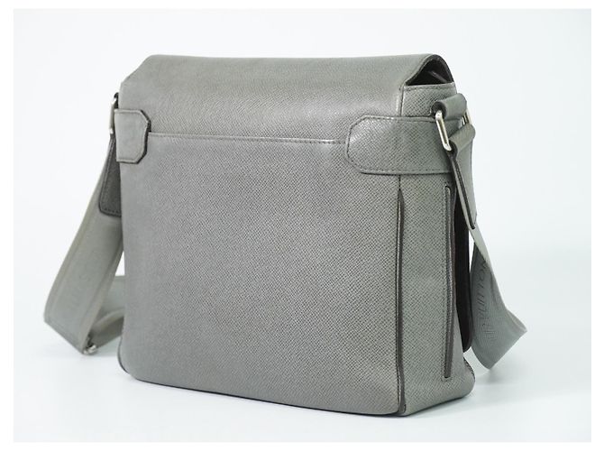 Louis Vuitton Roman Taiga Leather PM Marrone - vista 2