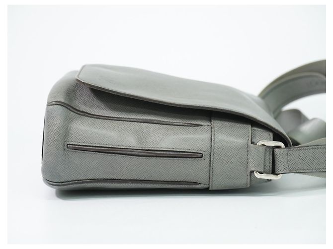 Louis Vuitton Roman Taiga Leather PM Marrone - vista 4