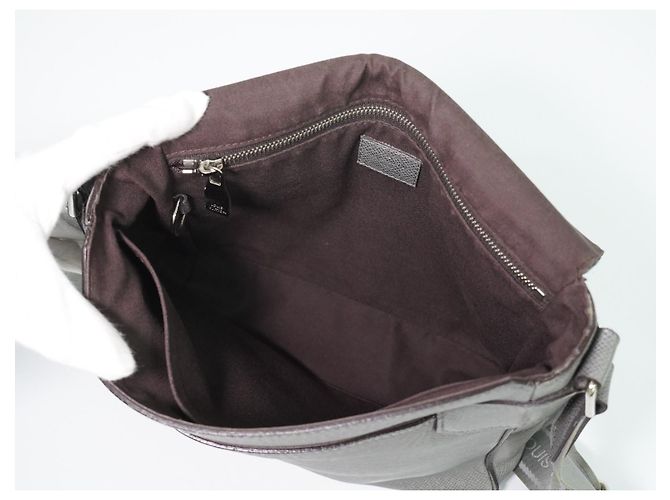 Louis Vuitton Roman Taiga Leather PM Marrone - vista 5