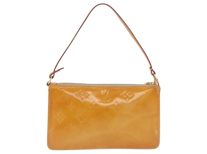 Louis Vuitton Lexington Pochette Monogram Vernis Beige - vista 2